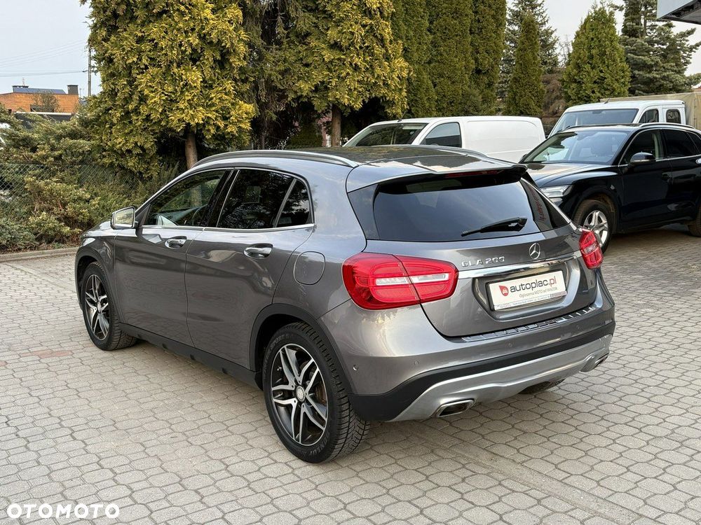Mercedes-Benz GLA - 8