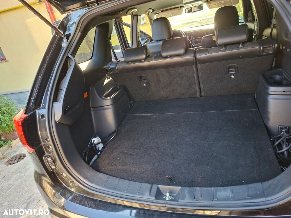 Mitsubishi Outlander 2.0 4WD Top - 12