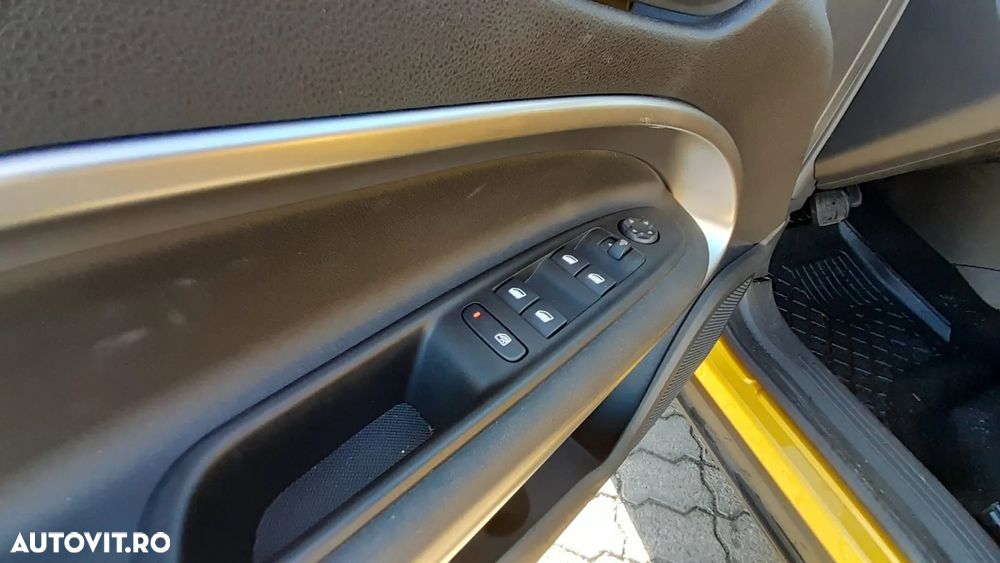 Jeep Avenger 1.2 AT6 Turbo MHEV Summit - 12