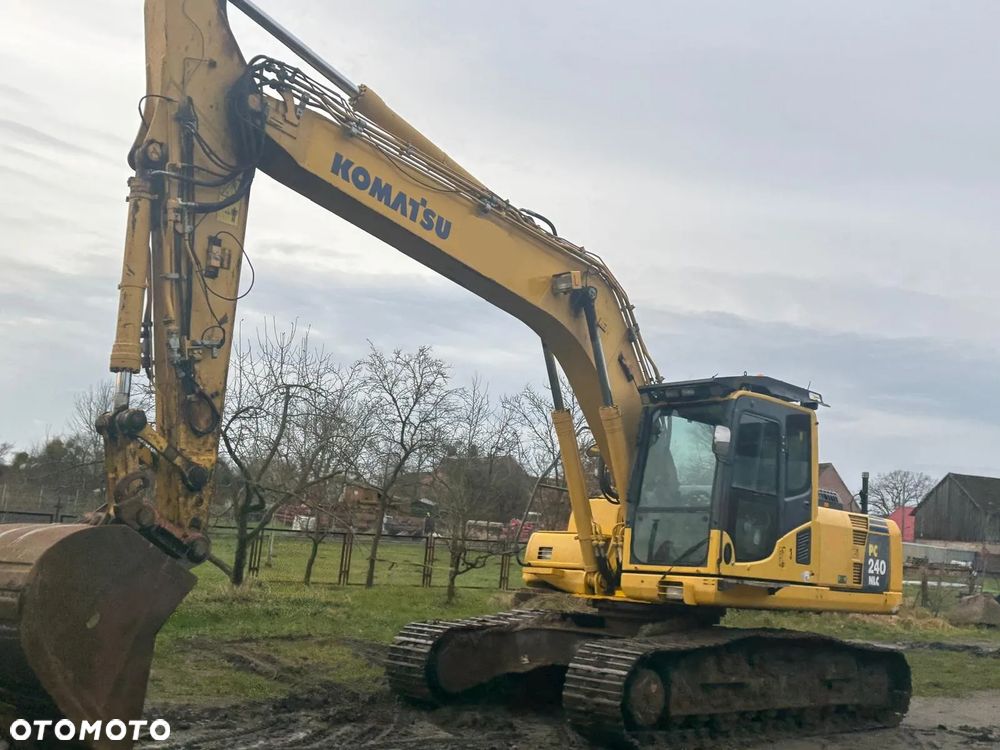 Komatsu PC240 - 1