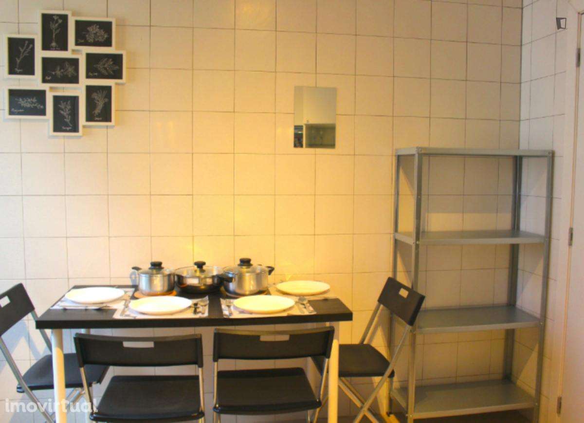 Quarto - localizado em Paranhos Porto - Grande imagem: 5/33