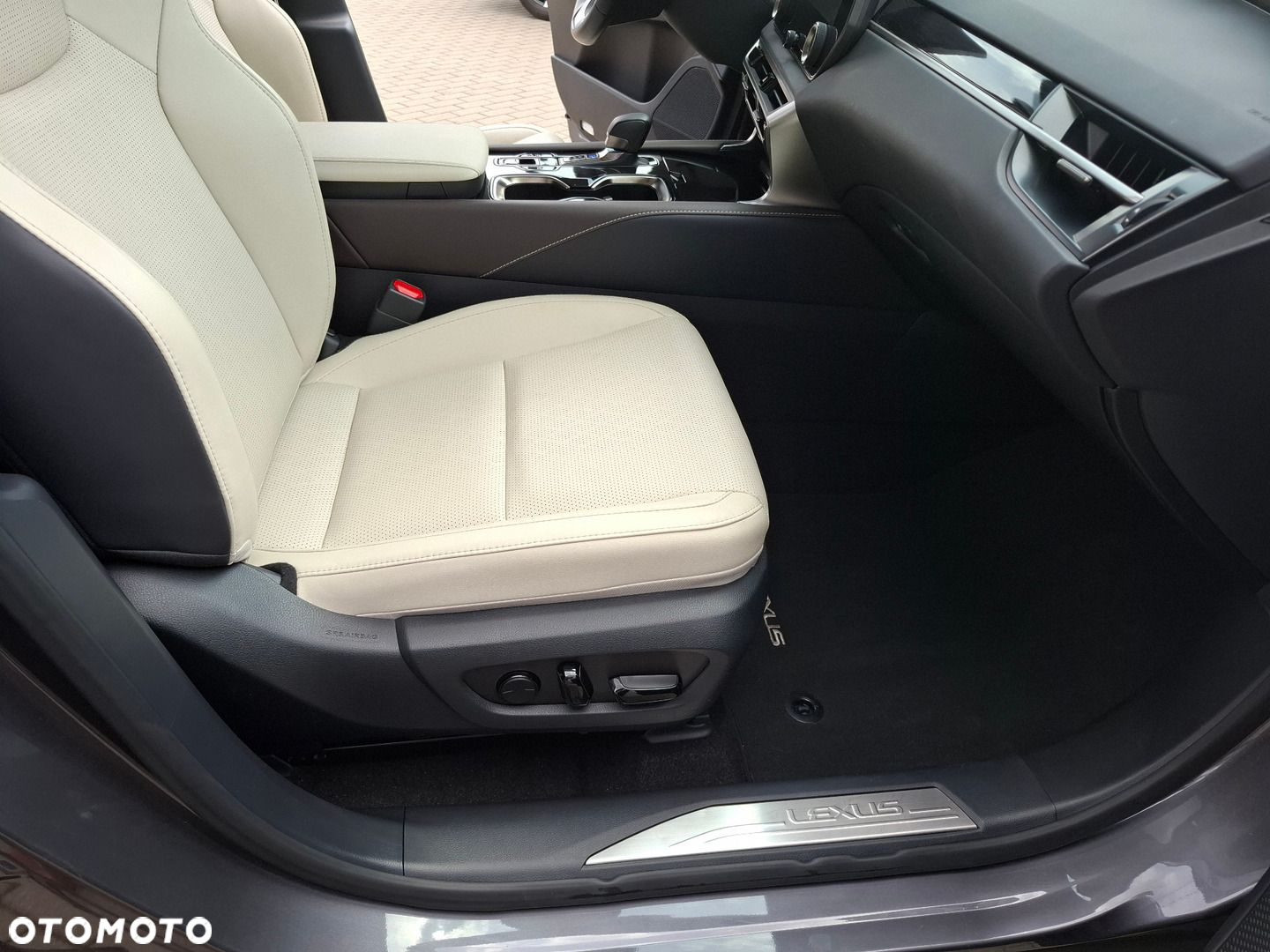 Lexus RX 350h Prestige - 23