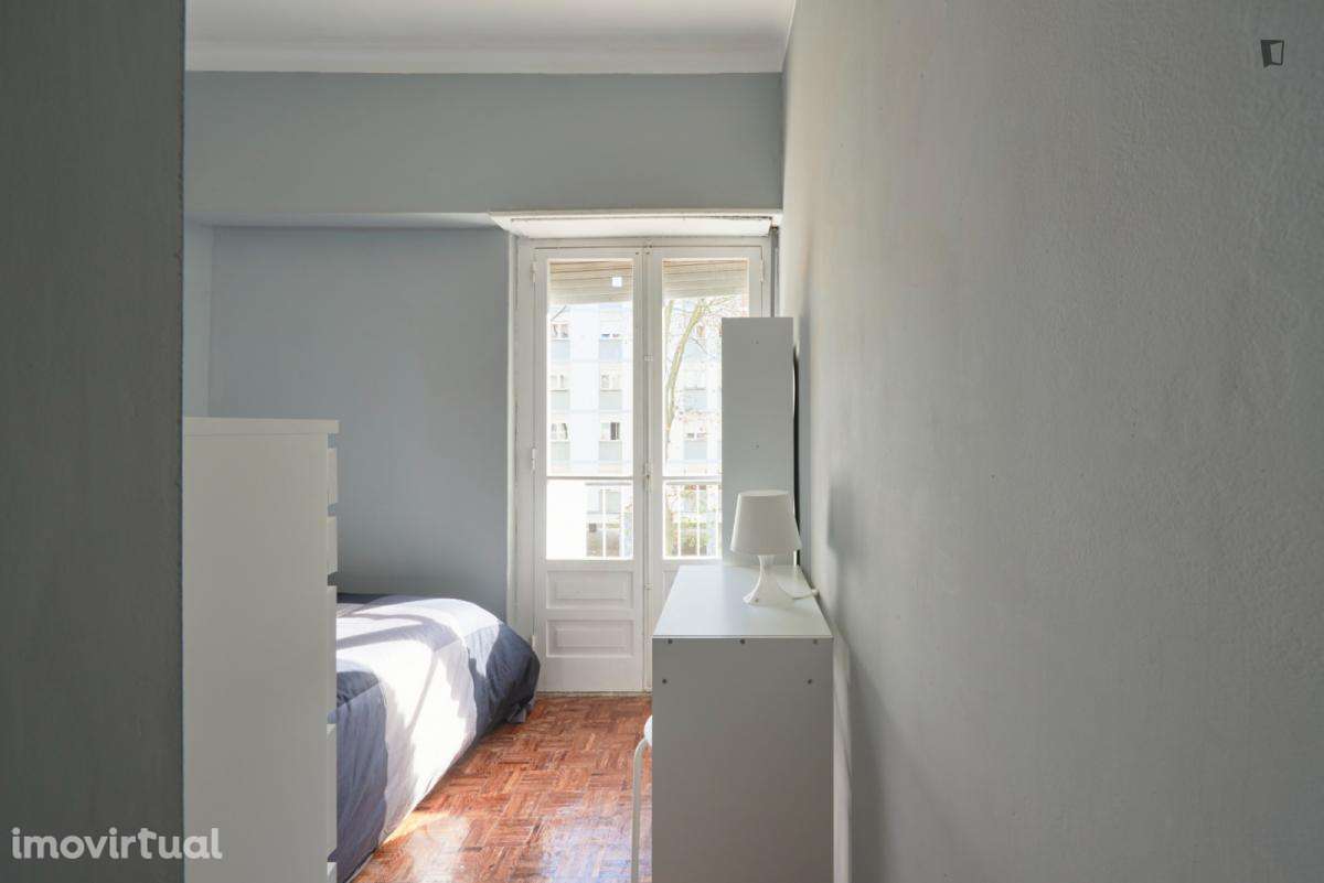 Quarto - localizado em Benfica Lisbon - Grande imagem: 2/23