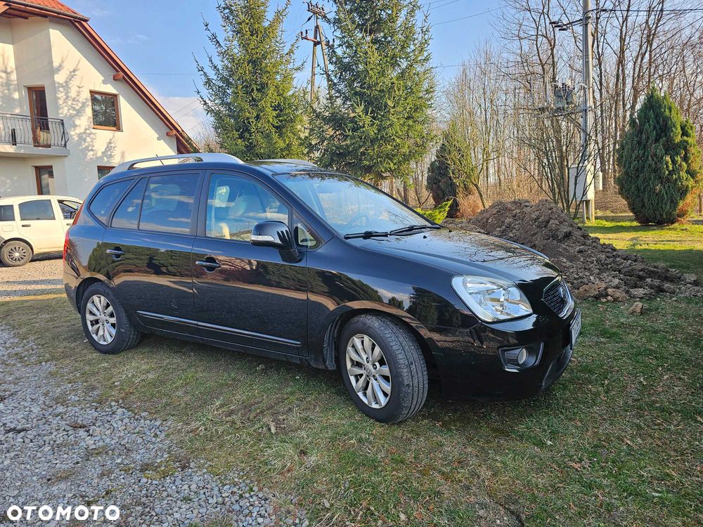 Kia Carens - 2