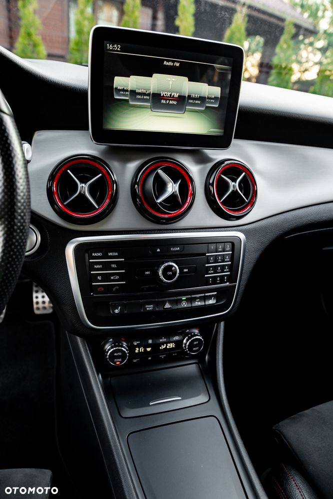 Mercedes-Benz CLA 250 7G-DCT AMG Line - 34