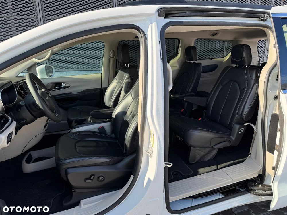 Chrysler Pacifica - 17