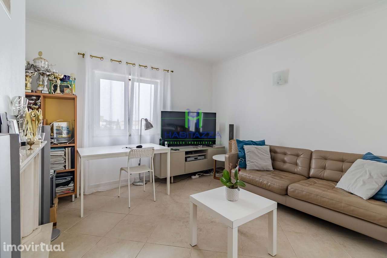 Apartamento T3 no último Piso, com 3 Frentes e Vistas Desafogadas em L - Grande imagem: 2/27