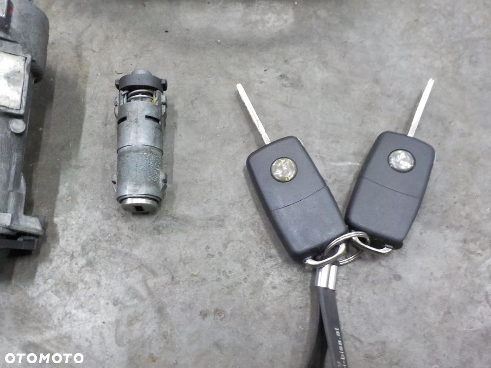 VW T5 KLAMKI ZAMKI WKŁADKI STACYJKA KLUCZ KOMPLET ZAMKÓW WKŁADKA TYŁ - 2