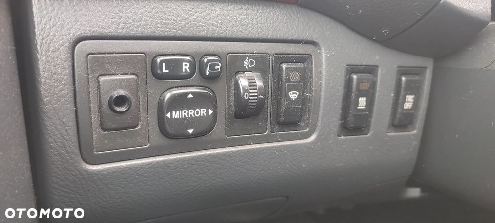 Toyota Avensis - 17