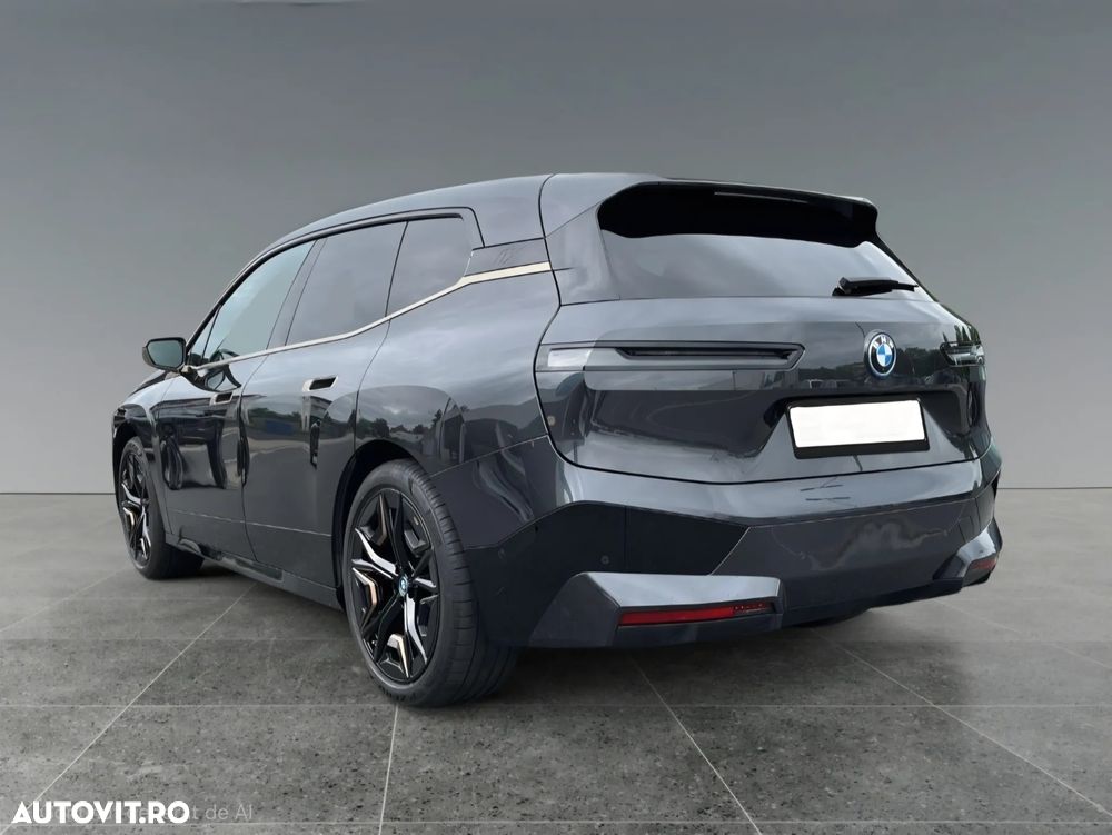 BMW iX - 4
