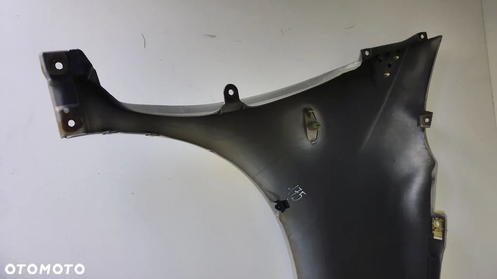 Nissan Almera Tino Błotnik Lewy Przód KL0 - 6