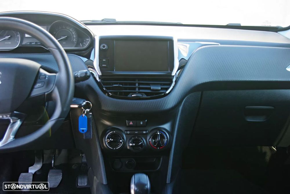 Peugeot 208 1.2 PureTech Style - 23