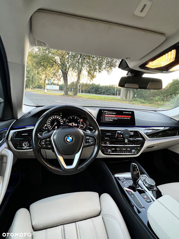 BMW Seria 5 520d xDrive - 25