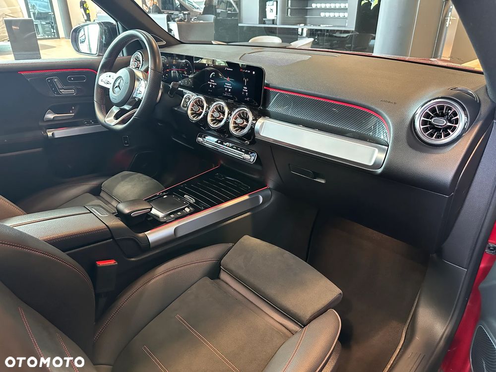 Mercedes-Benz GLB 200 4-Matic AMG Line 8G-DCT - 14