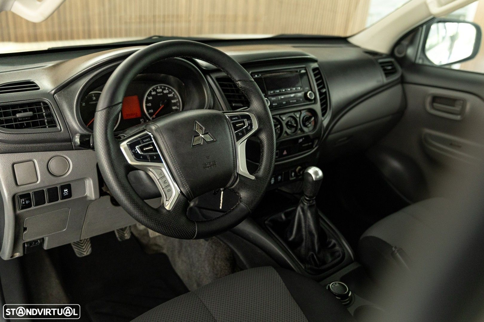 Mitsubishi L200 2.4 DI-D CD Invite 4WD - 6