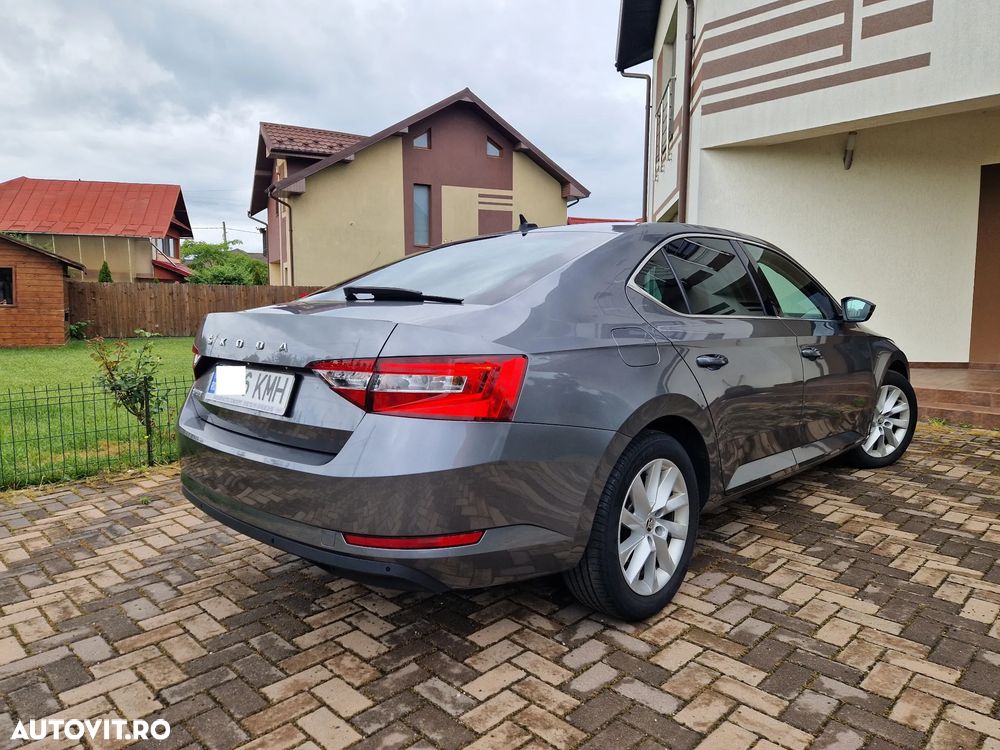 Skoda Superb 2.0 TDI DSG Ambition - 3