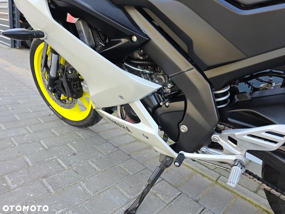 Yamaha YZF - 11