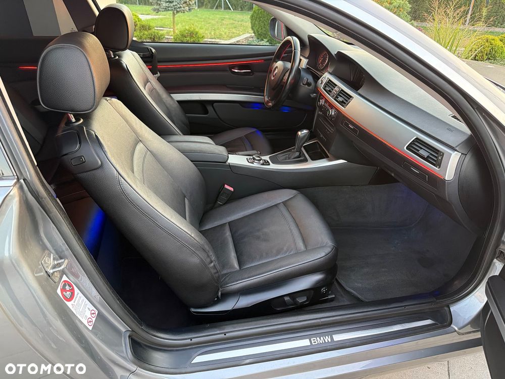 BMW Seria 3 325i xDrive Edition Exclusive - 28