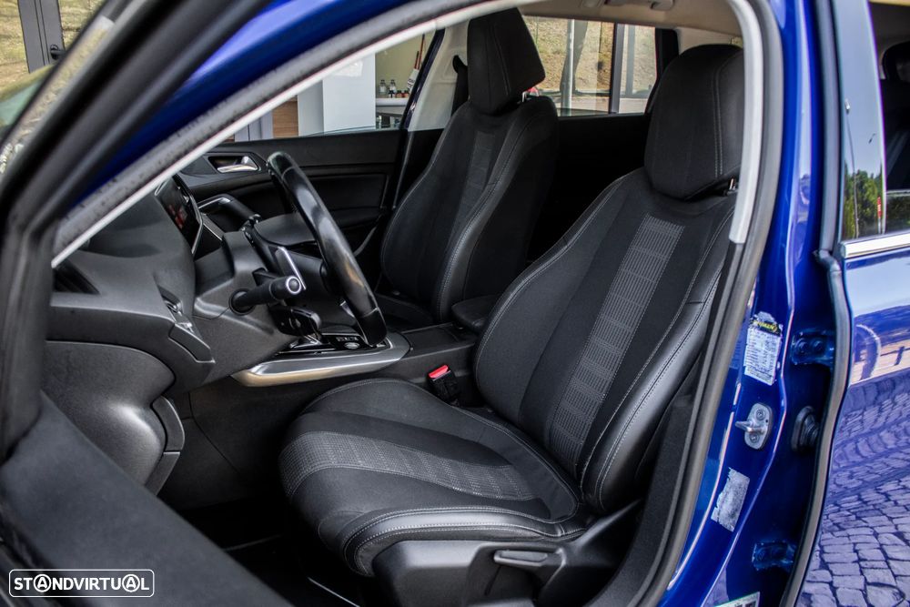 Peugeot 308 SW BlueHDi 130 EAT8 Stop & Start Allure - 23