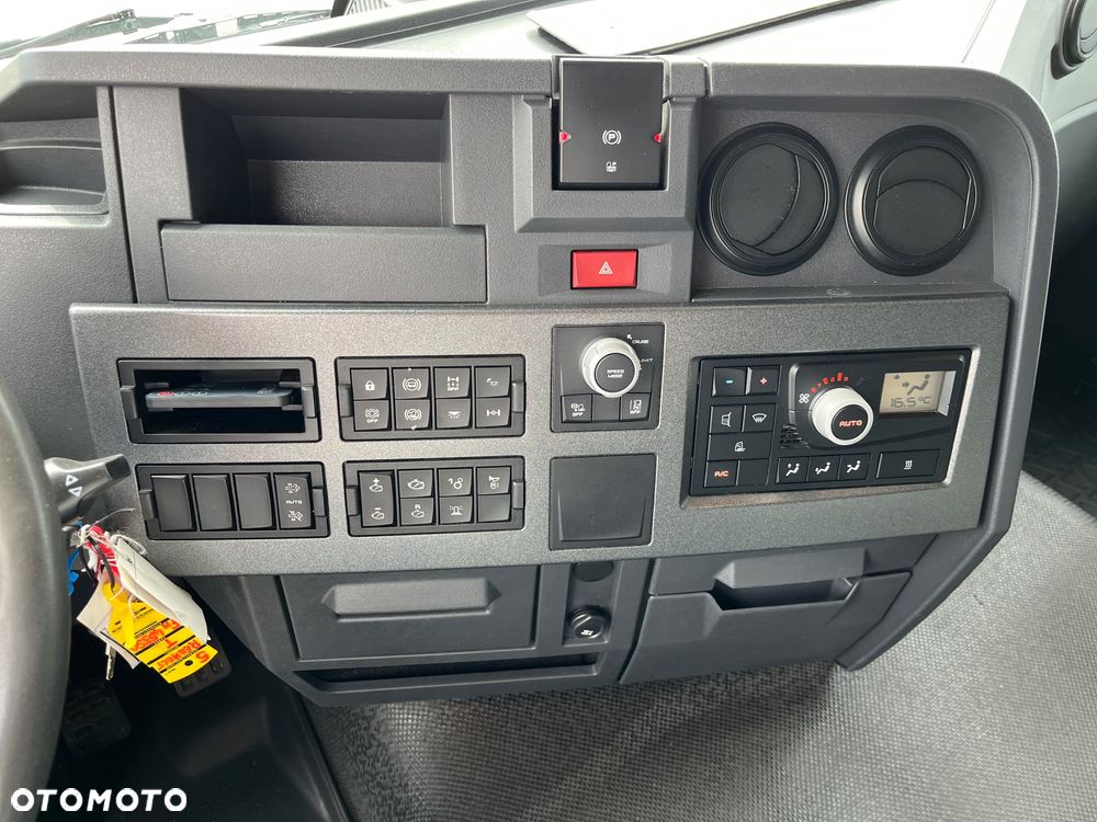 Renault T440 Sleeper Cab ADR - 13