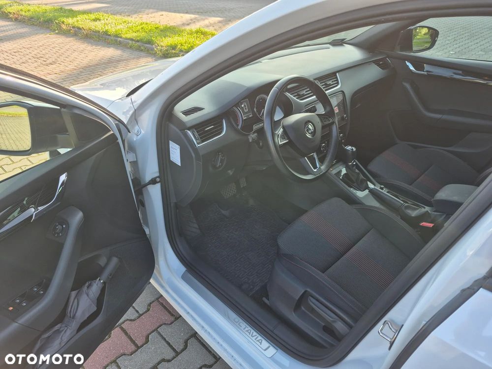 Skoda Octavia 1.5 TSI ACT Style DSG - 8