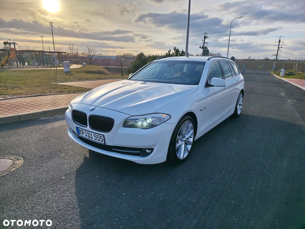 BMW Seria 5 525d Sport-Aut - 2