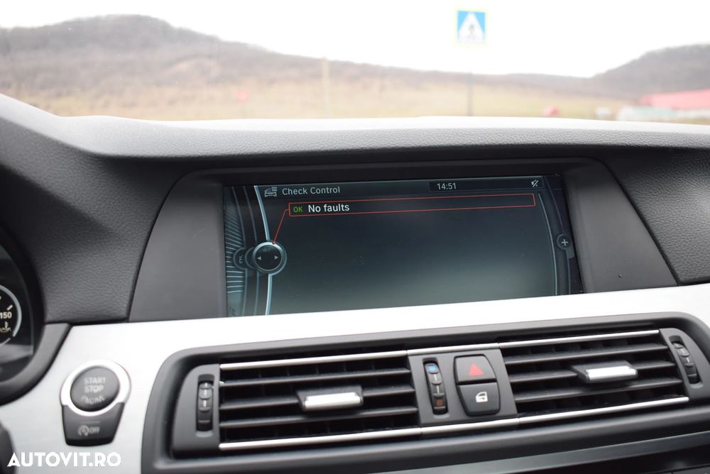 BMW Seria 5 525d Sport-Aut. - 21