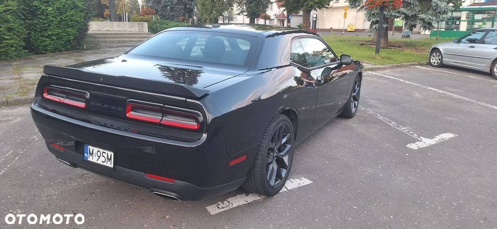 Dodge Challenger - 8