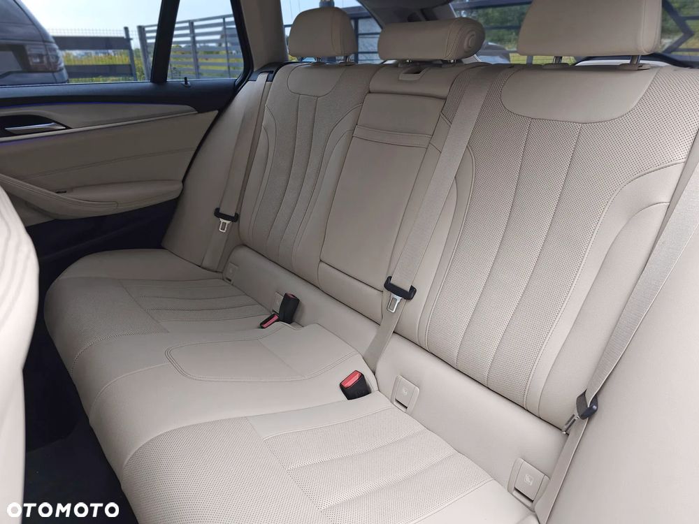 BMW Seria 5 520d mHEV - 24