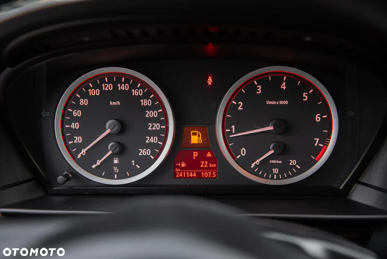 BMW Seria 5 525xi Touring - 19