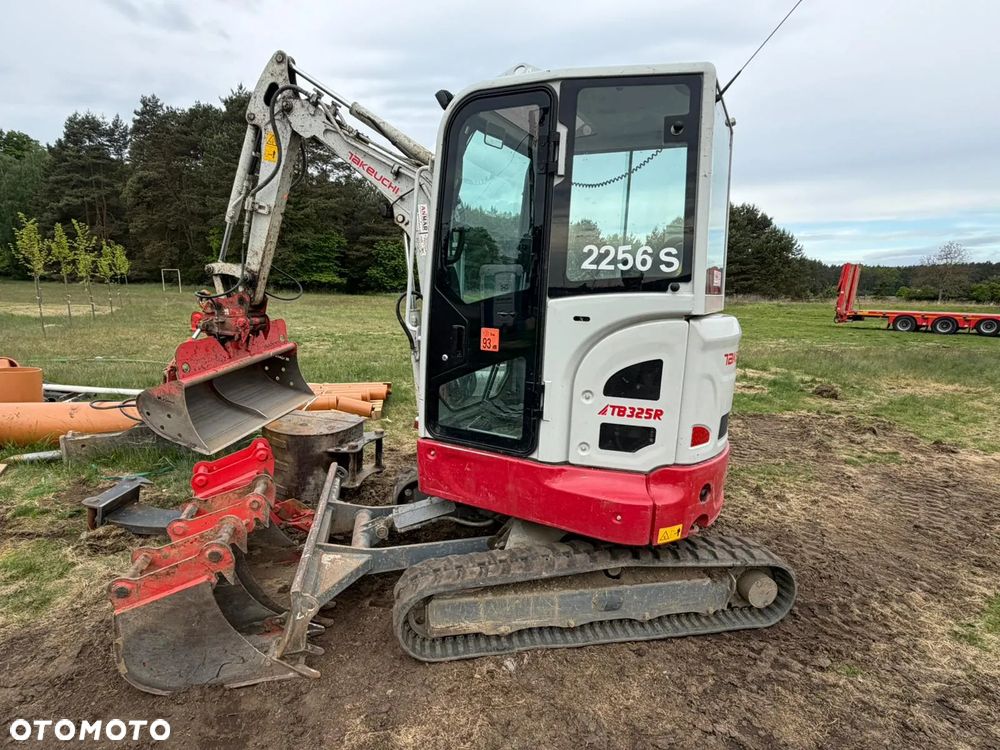 Takeuchi TB325R - 1