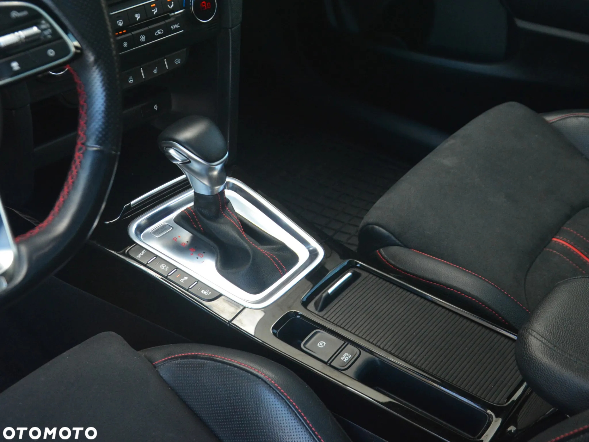 Kia ProCeed 1.6 T-GDI GT DCT - 14