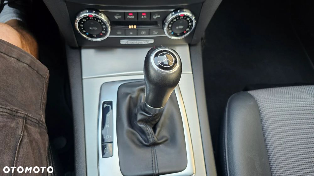 Mercedes-Benz Klasa C 350 T CDI DPF (BlueEFFICIENCY) 7G-TRONIC Avantgarde - 39