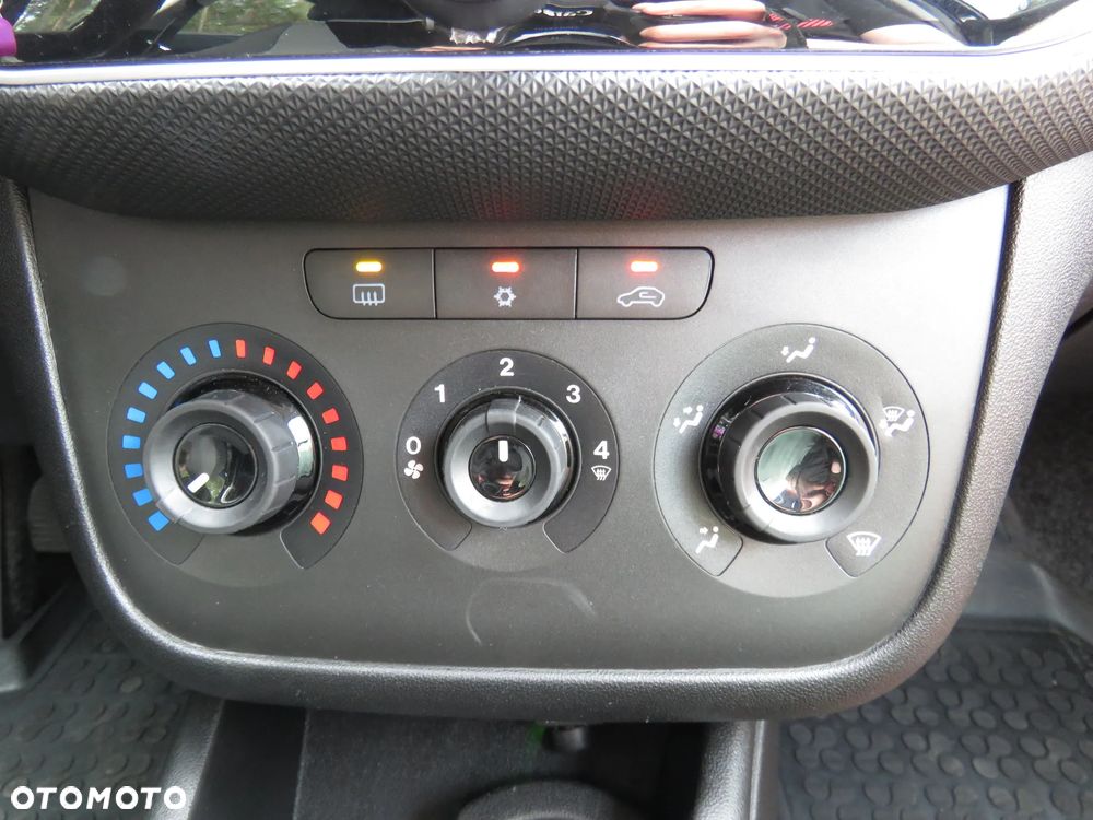 Fiat Punto 1.4 Easy S&S - 22