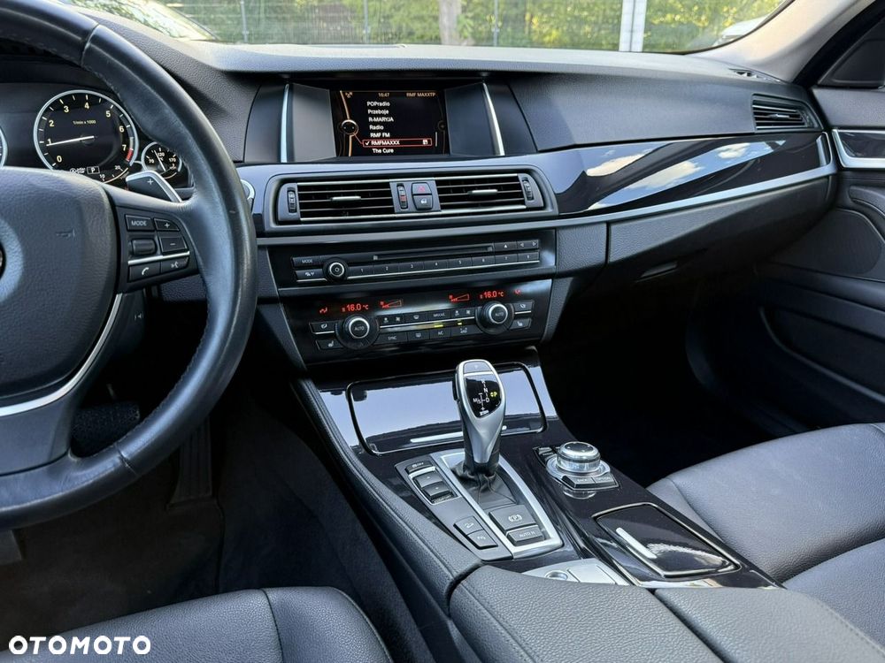BMW Seria 5 528i Sport-Aut - 22