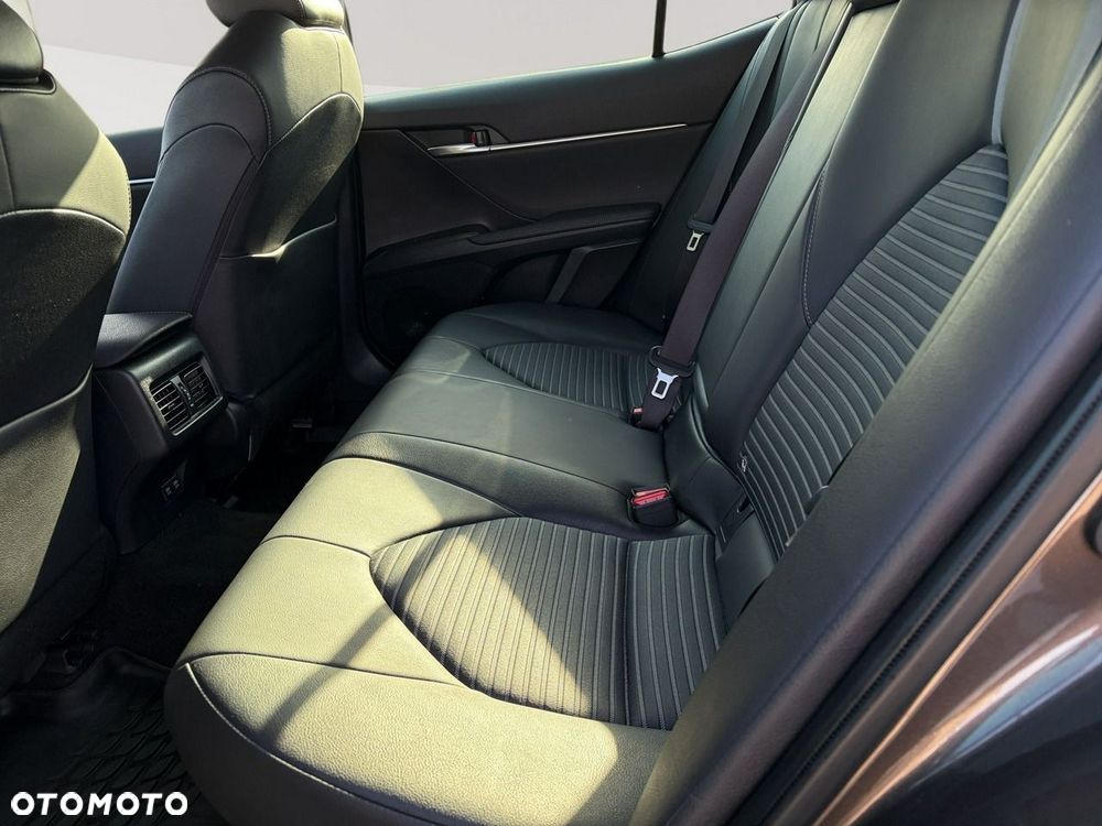 Toyota Camry - 23