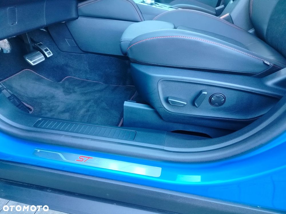 Ford Kuga 1.5 EcoBoost FWD ST-Line X - 18