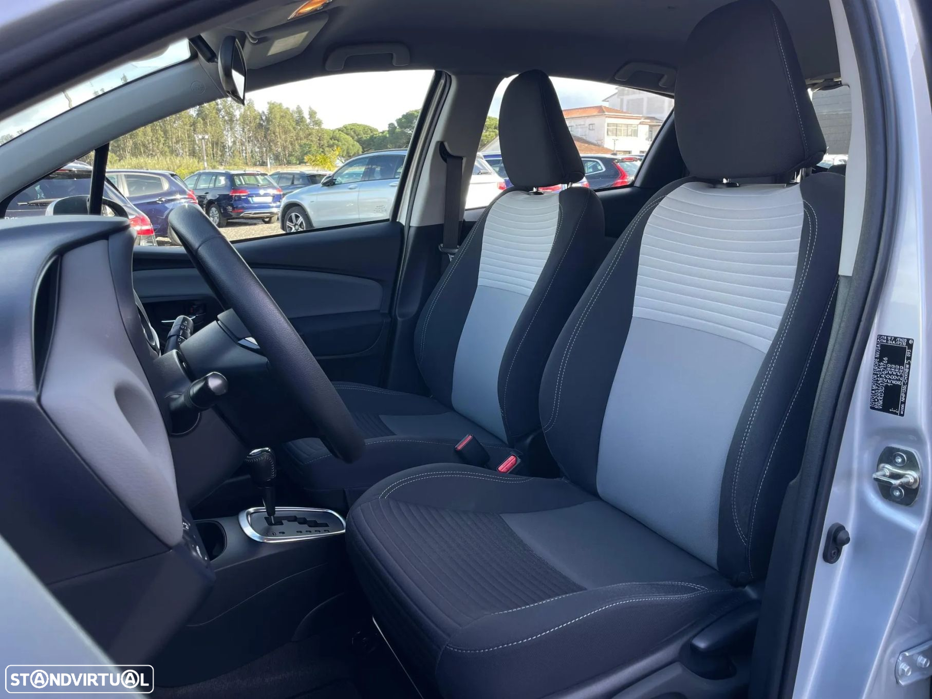 Toyota Yaris 1.5 HSD Comfort+P.Style - 11