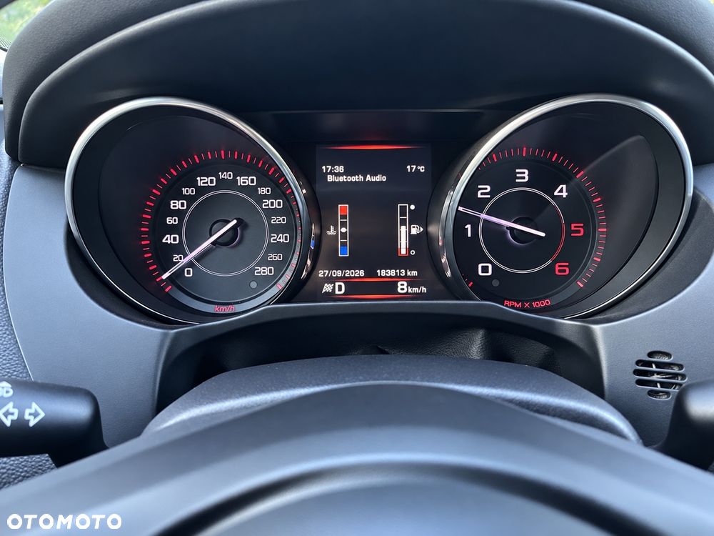 Jaguar XE 2.0 D Prestige - 12