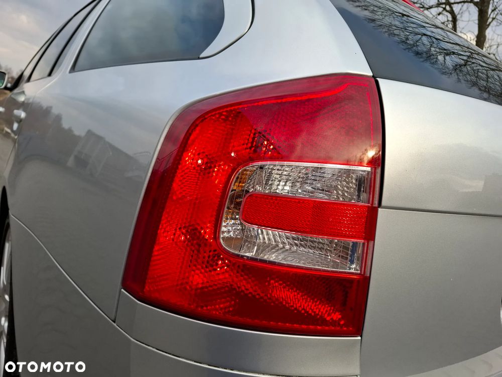 Skoda Octavia 2.0 TDI CR DPF RS - 22