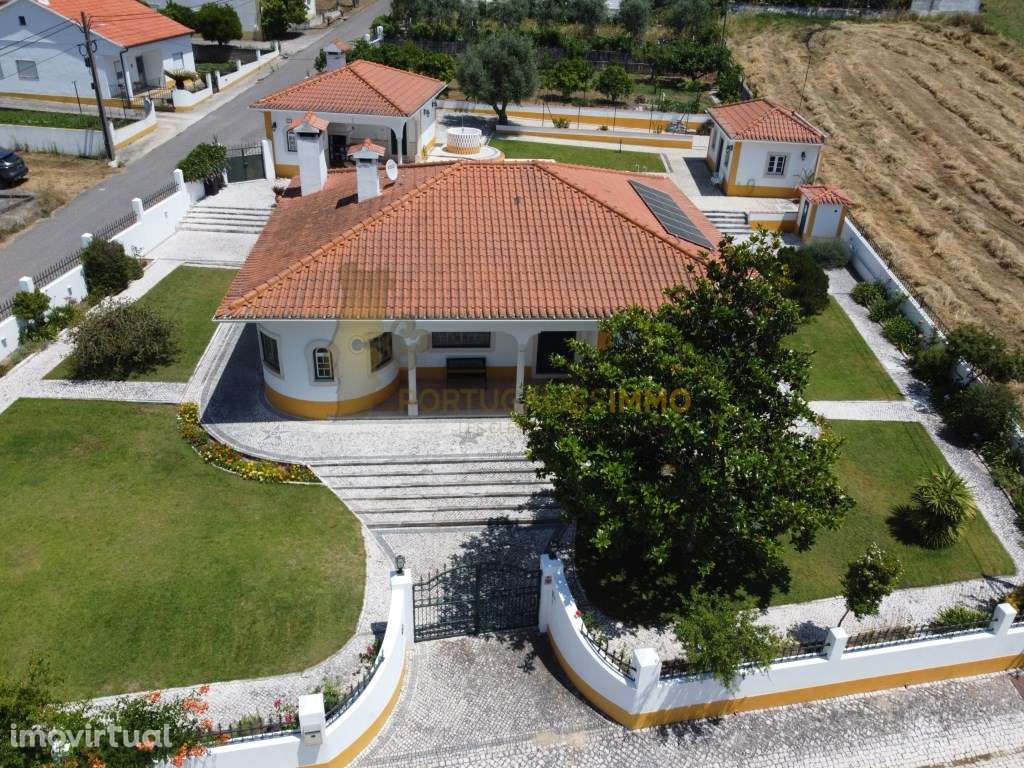 À VENDA - Casa de charme com piscina, jardim e conforto moderno. - Grande imagem: 4/57