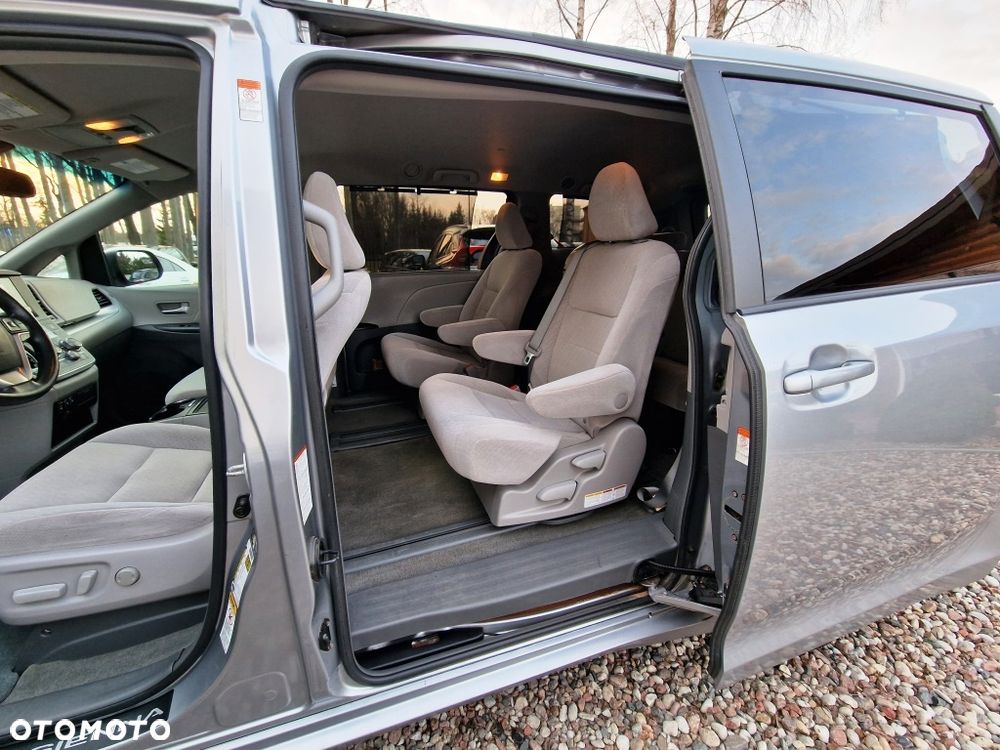 Toyota Sienna - 8