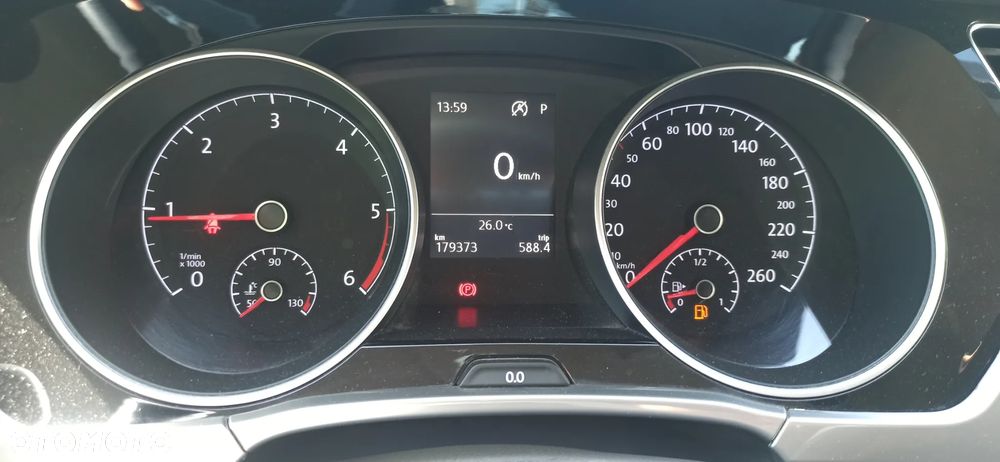 Volkswagen Touran - 17