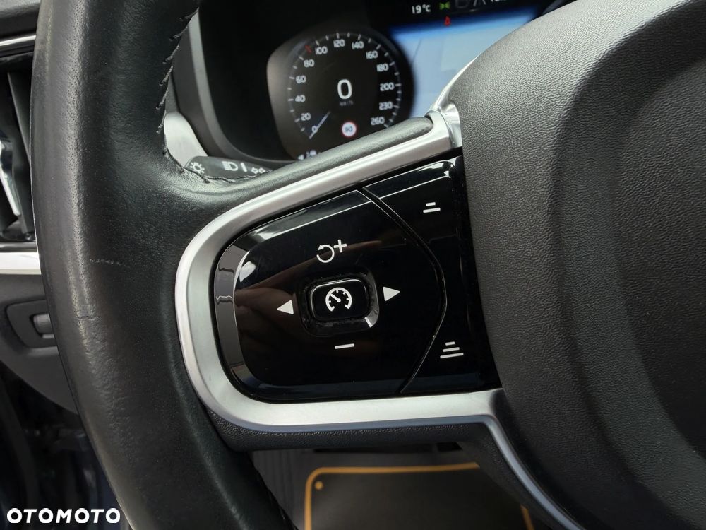 Volvo V90 D4 Geartronic Momentum Pro - 24