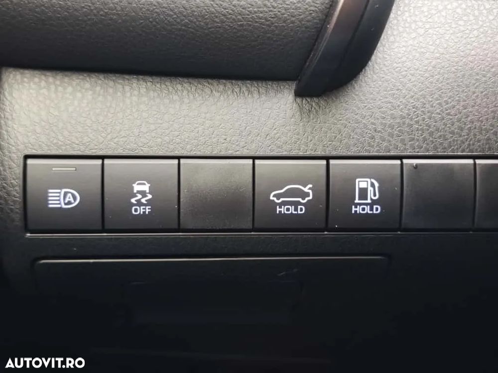 Toyota Camry 2.5 Hybrid Business - 28