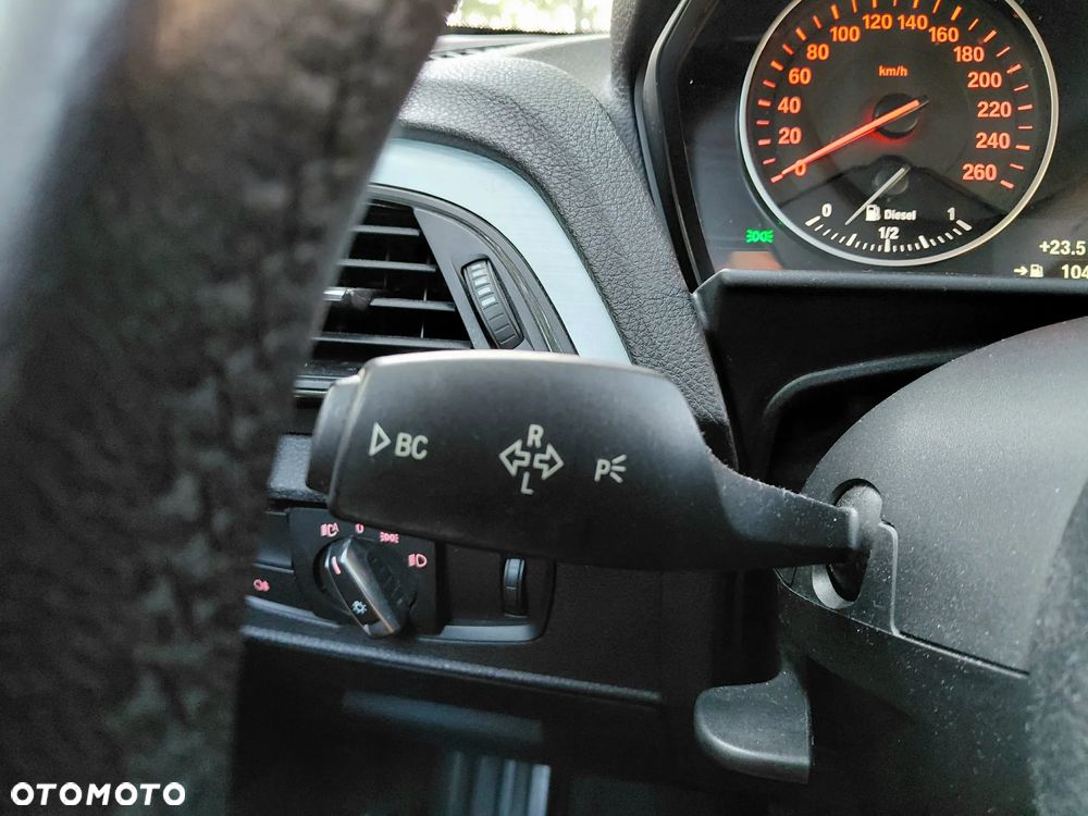 BMW Seria 1 120d Sport-Aut Sport Line - 16