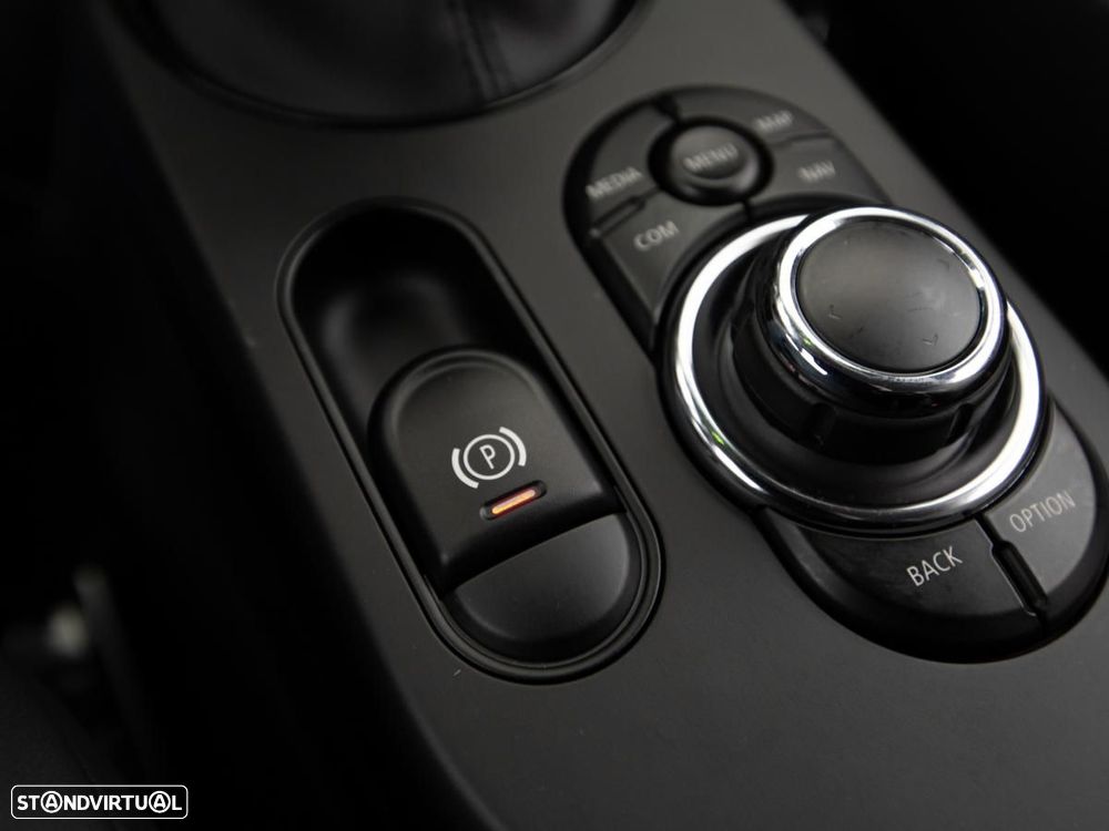 MINI 3 Portas Cooper SE Essential - 24