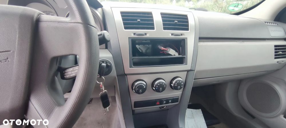 Dodge Avenger 2.0 SE - 9