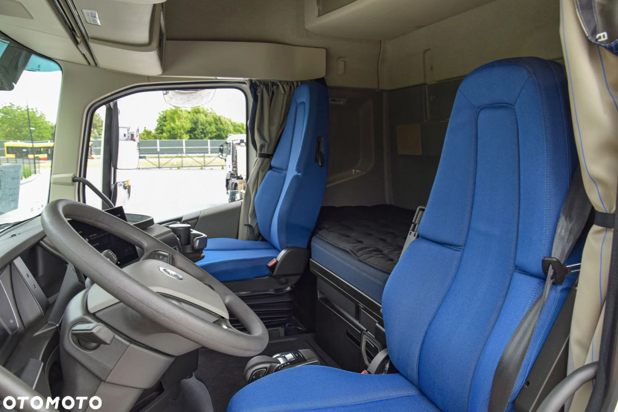 Volvo FH500 / EURO 6 / NOWY MODEL / KLIMATYZACJA POSTOJOWA / ACC / LEDY / 2 ZBIORNIKI / FULL SPILERY / 2023 / NISKI PRZEBIEG / SERWISOWANY / SPROWADZONY - 39