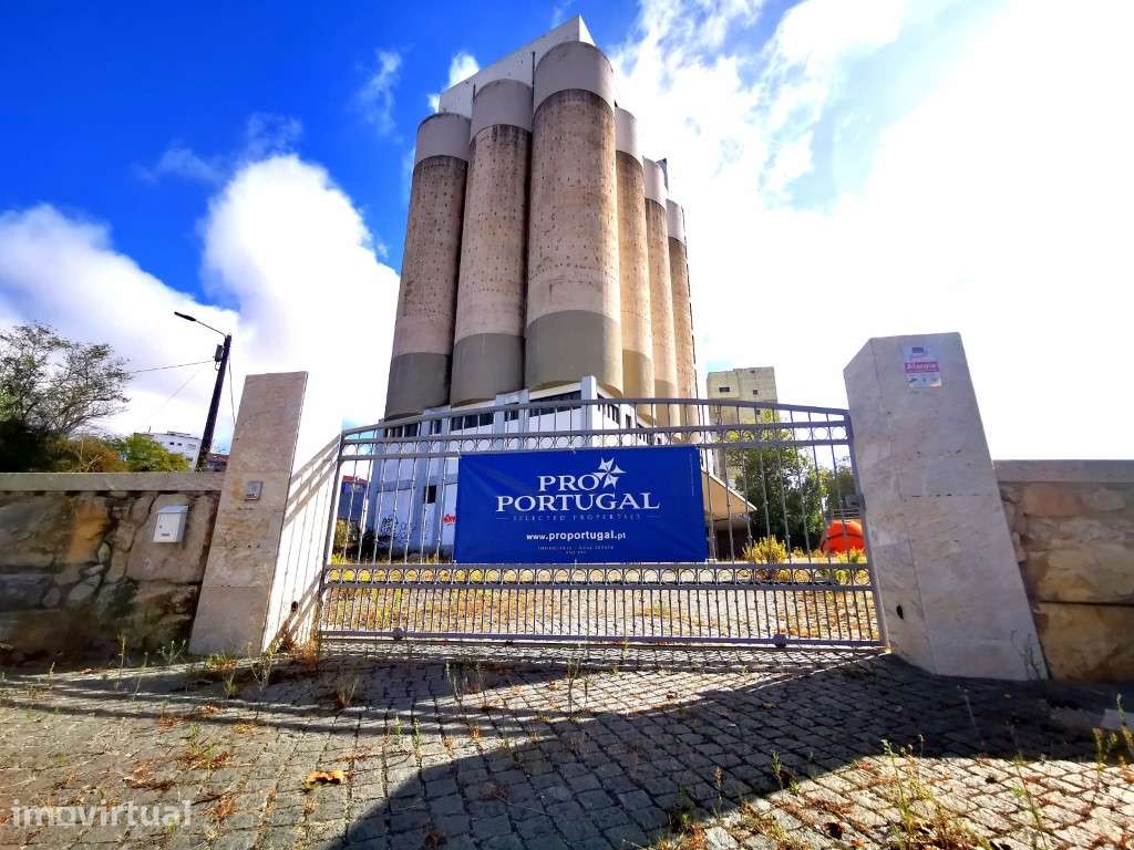 Edifício singular no centro das Caldas da Rainha - Grande imagem: 4/19